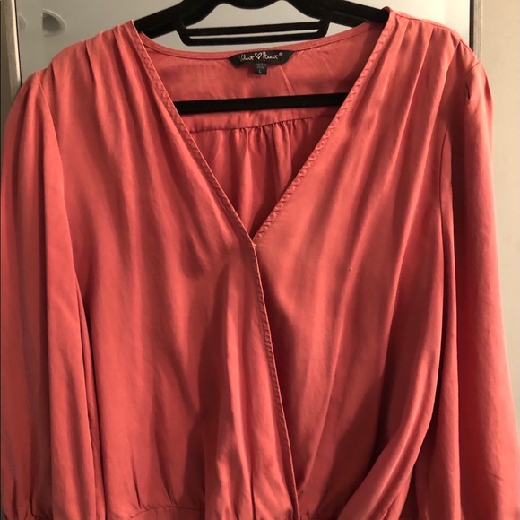 Beautiful suede like material blouse - Picture 2 of 4